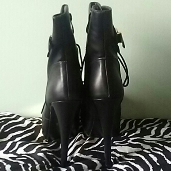 💰💰Eye Candie Platform Booties💰💰 - Picture 6 of 6